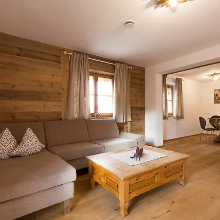 Hausegg Apartment *