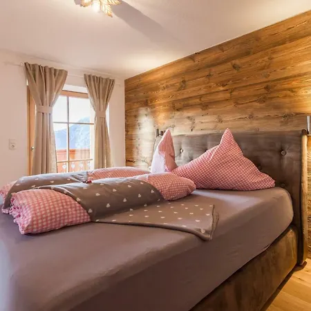 Hausegg Apartmán *